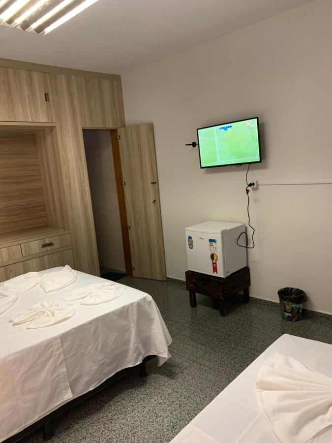 H One Hostel 戈亚尼亚 外观 照片