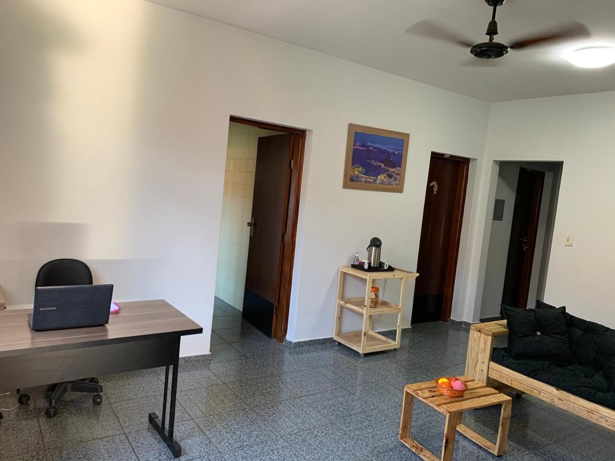 H One Hostel 戈亚尼亚 外观 照片
